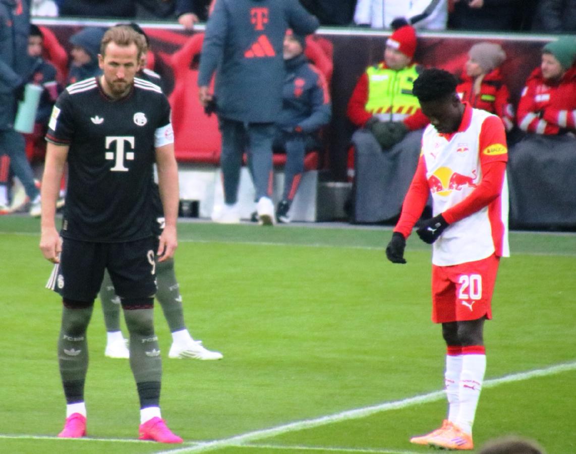 凯恩伯纳乌闪击：拜仁2-1客胜皇马，欧冠四强唾手可得？